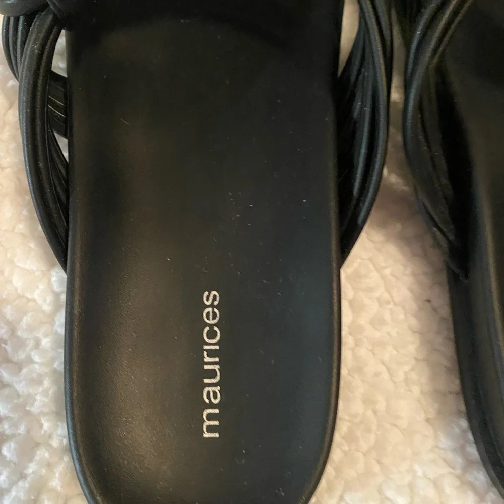 Maurices Black Crisscross Sandals Minimalist Summer Footwear NWOT Size 10M - Picture 3 of 8